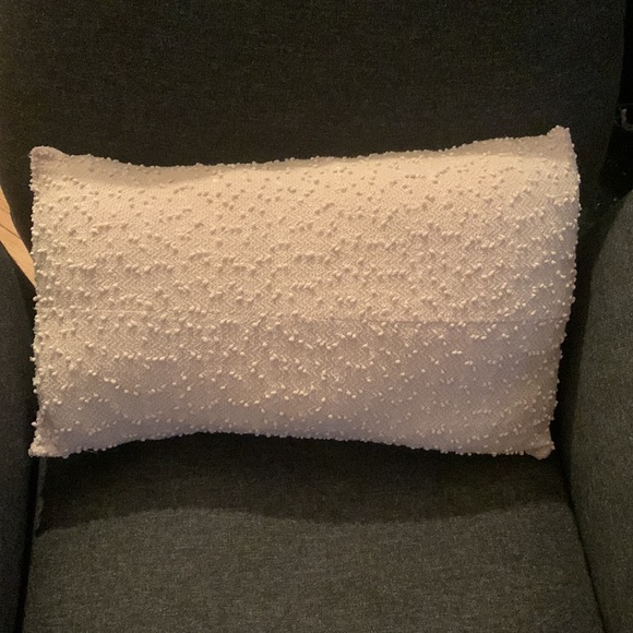 Accent pillow - Picture 1 of 7